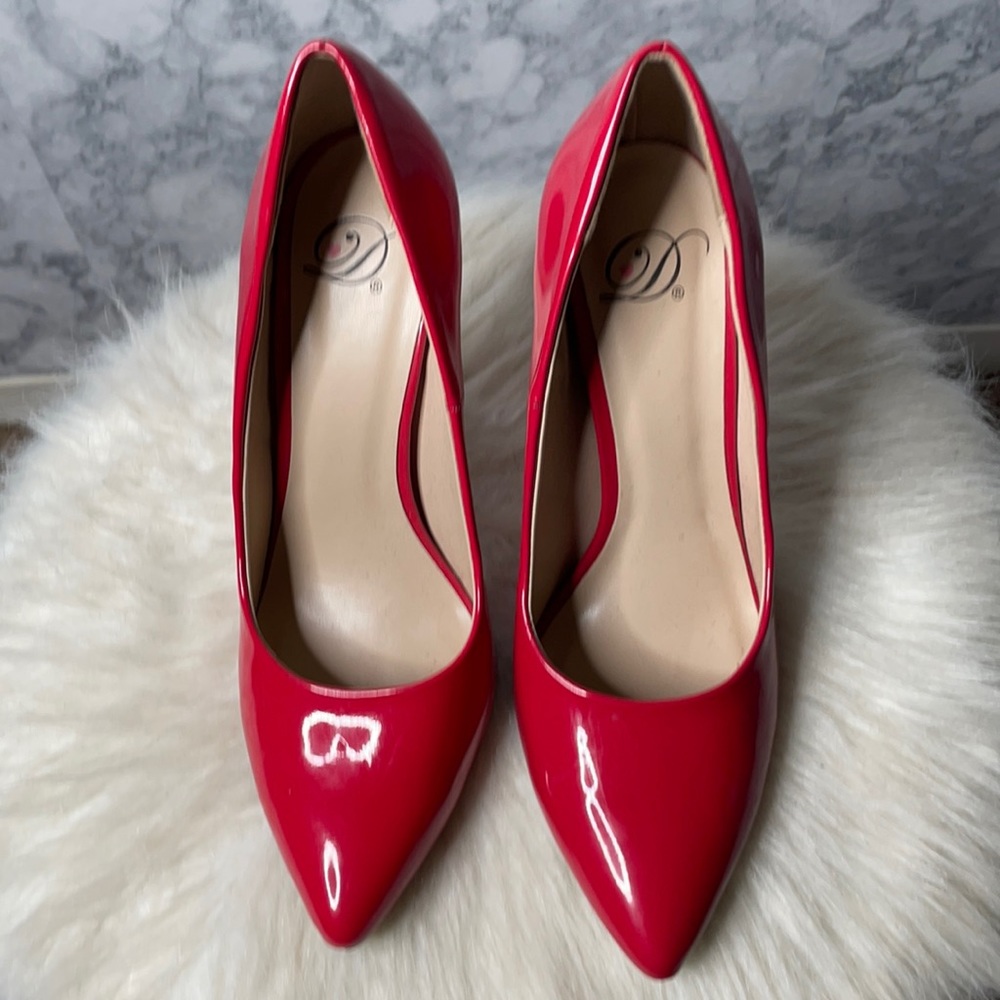 RED PUMPS